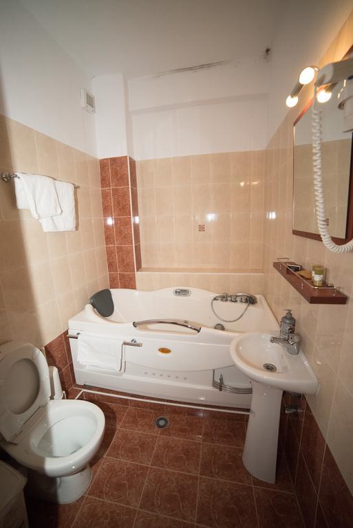 Hotel Galaxias กาโต ลูตรากี ภายนอก รูปภาพ